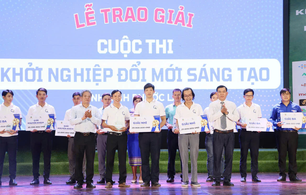 Thầy giáo dạy Tiếng Anh nghỉ hưu – Khởi nghiệp với dự án Trà lá Tre